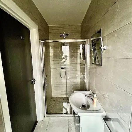 Paradise Nyaraló